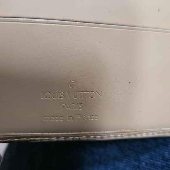 Louis Vuitton Epi Leather Porte Billets Bifold Wallet in Vanilla - Picture 7 of 16